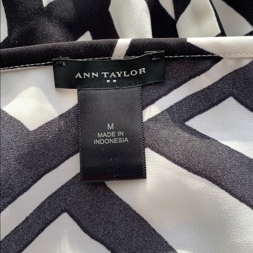 Ann Taylor M blouse short sleeve tie front - Picture 2 of 8